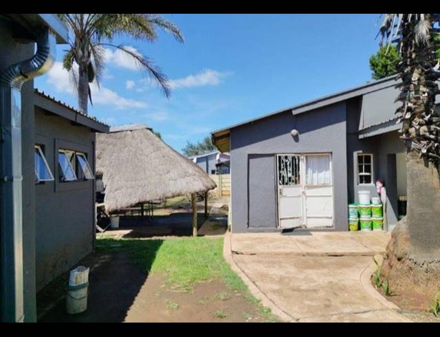 BUSINESS FOR SALE IN KEMPTON PARK WEST